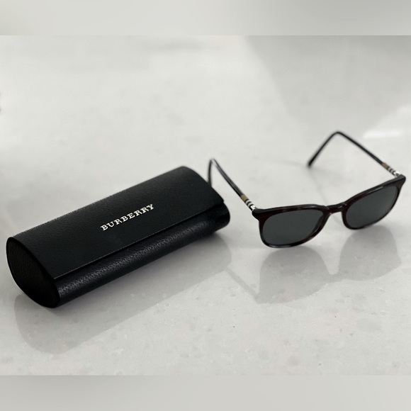 AUTHENTIC Burberry sunglasses - Picture 1 of 6